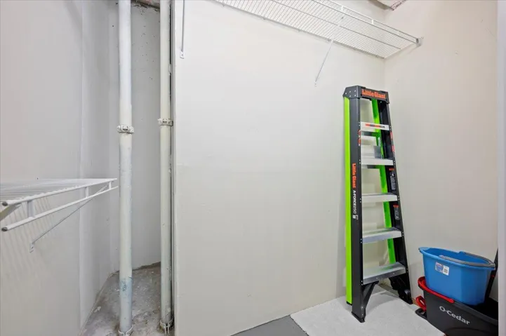HUGE STORAGE UNIT RIGHT OUTSIDE UNIT
