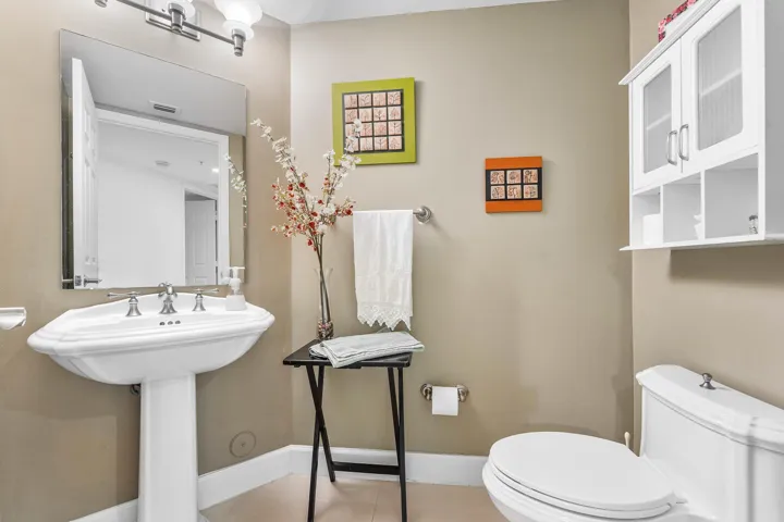 032-411NorthNewRiverDriveEast-FortLauder