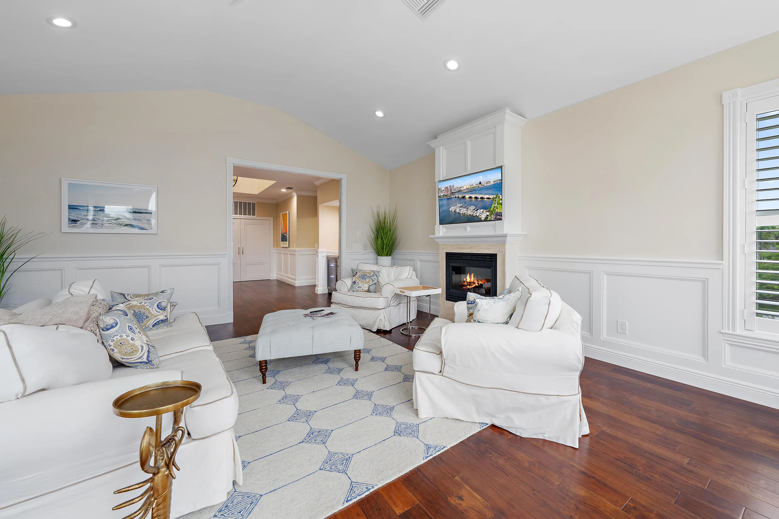 Upstairs Living Area