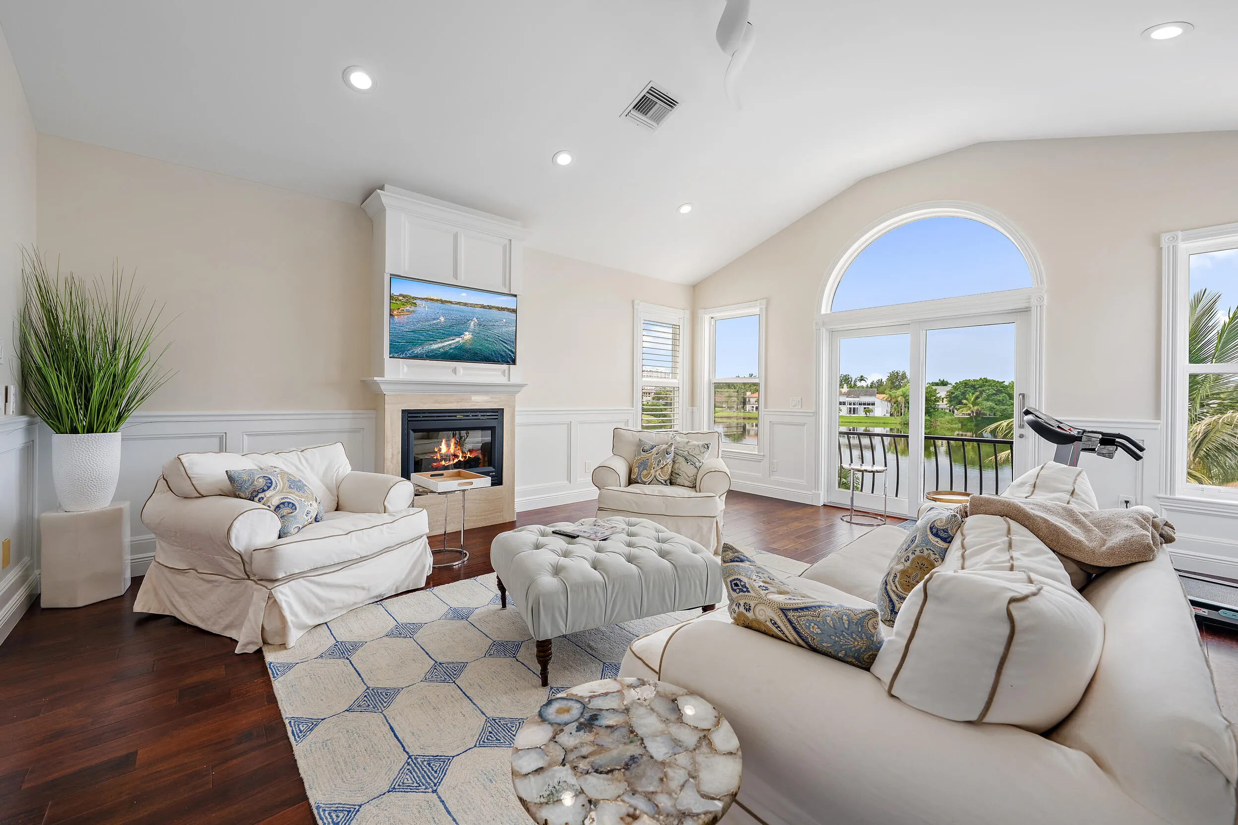 Upstairs Living Area