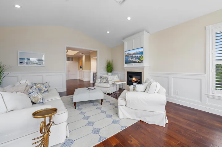 Upstairs Living Area