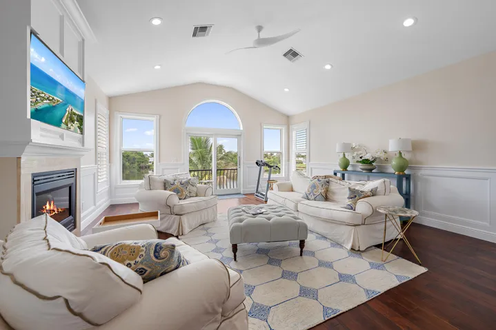 Upstairs Living Area