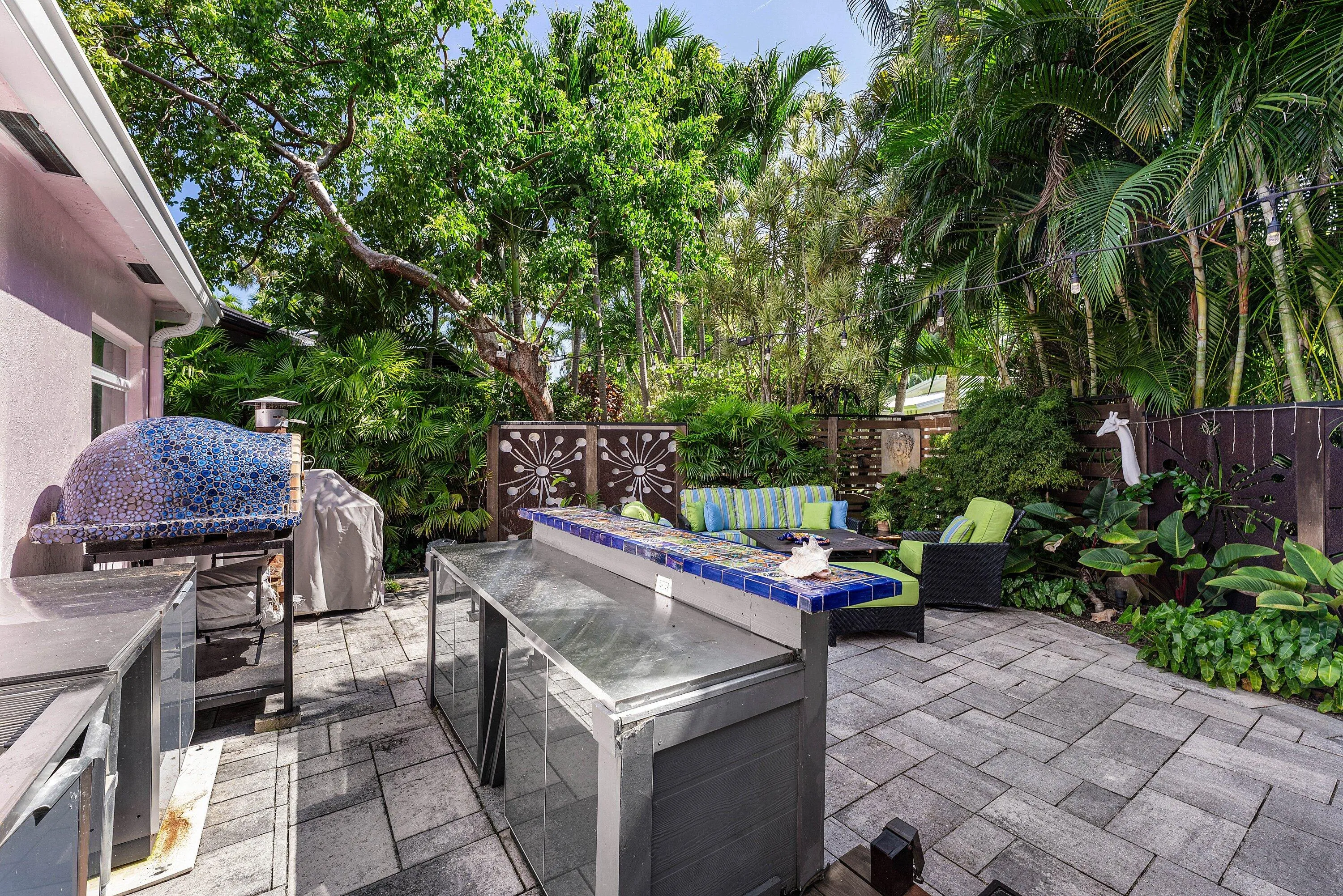 Outside Kitchen with Pizza Oven