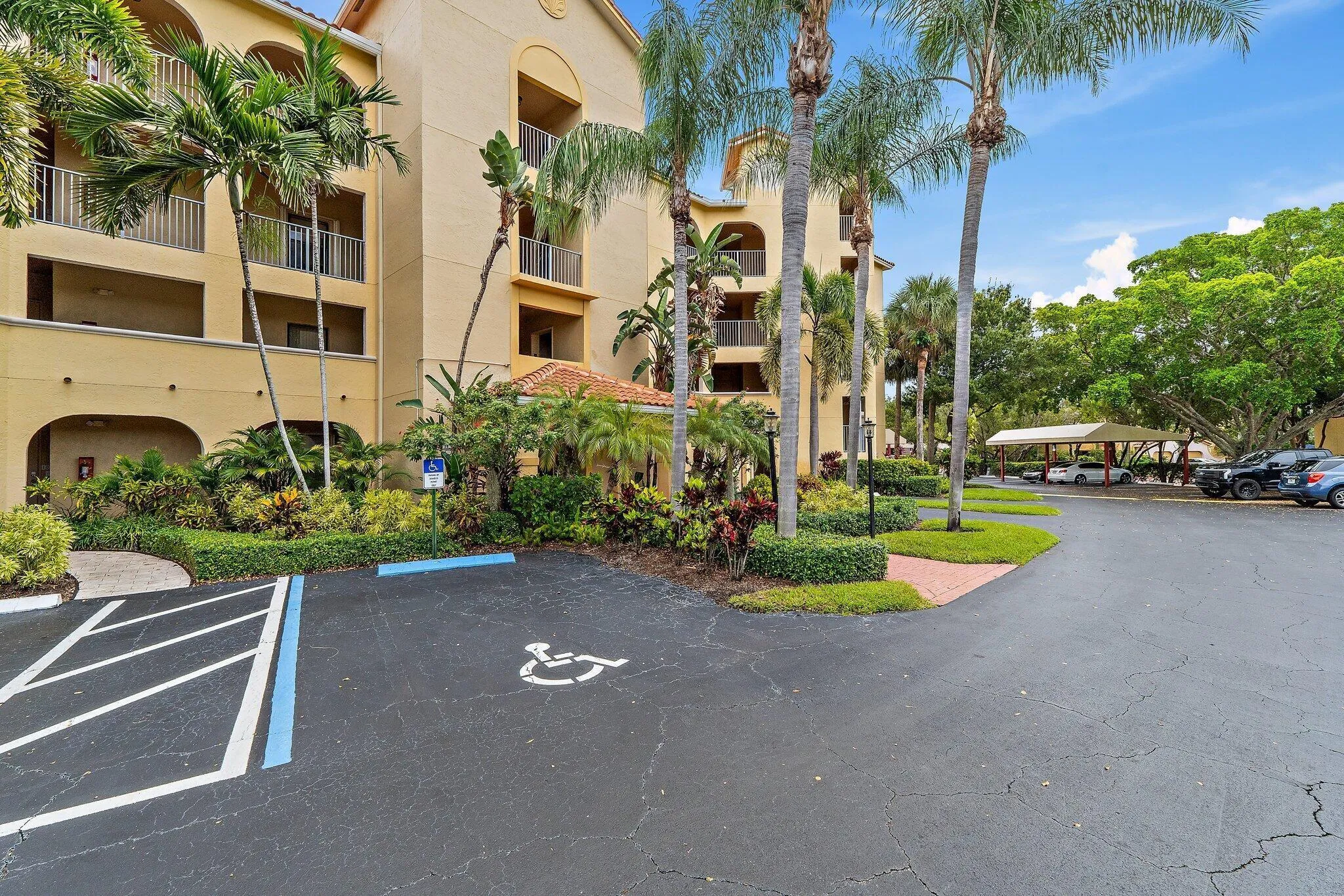 003-300UnoLagoDrive-204-JunoBeach-FL-334