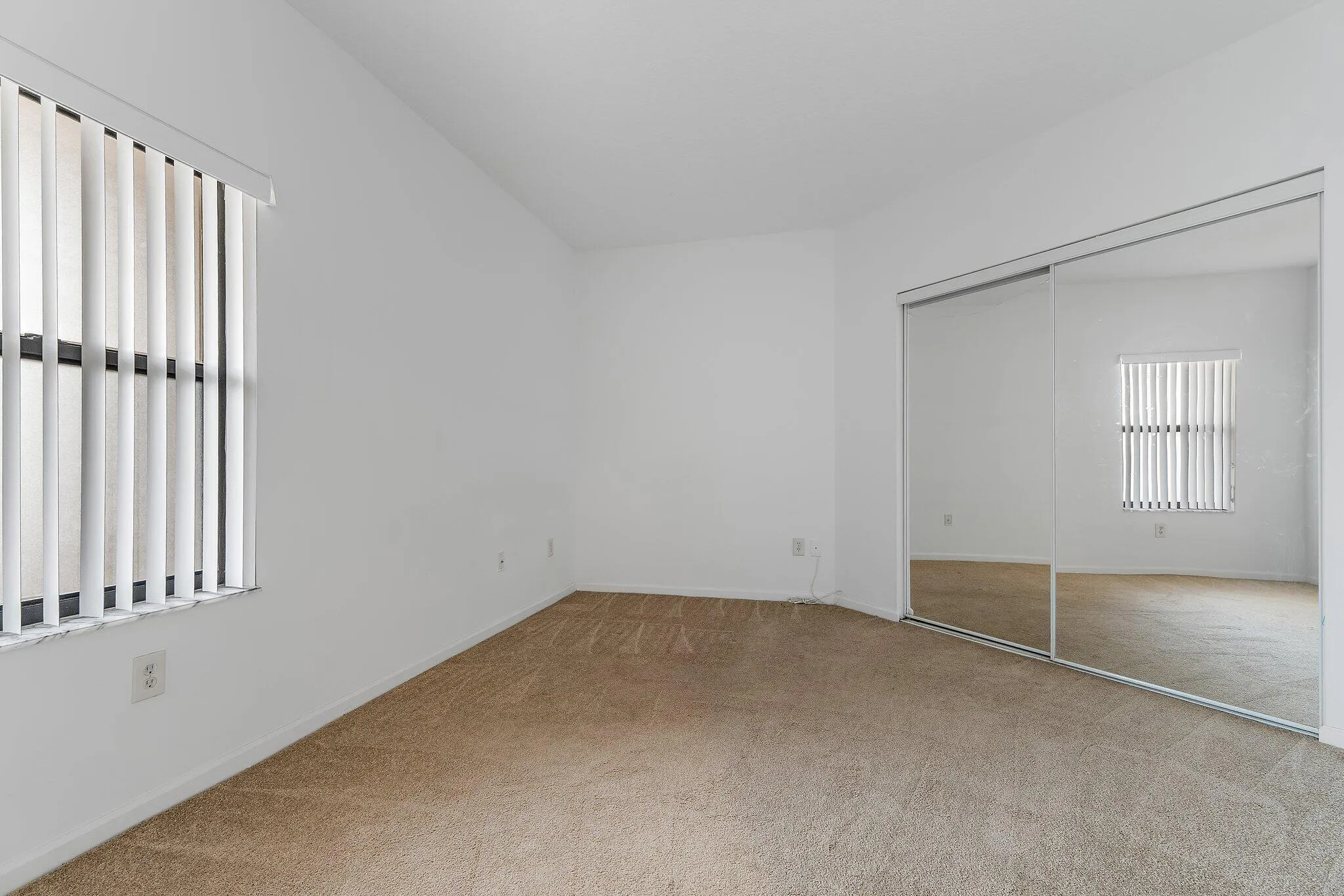 009-300UnoLagoDrive-204-JunoBeach-FL-334