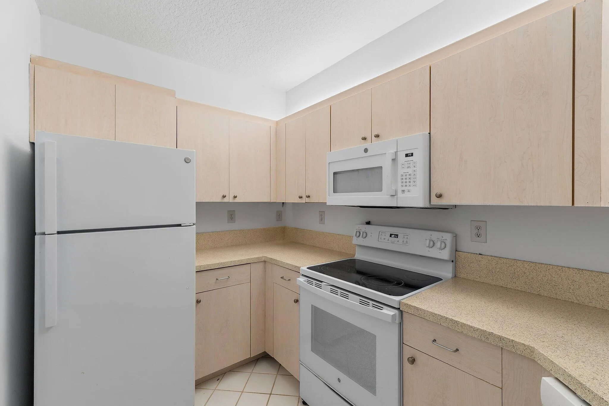 014-300UnoLagoDrive-204-JunoBeach-FL-334