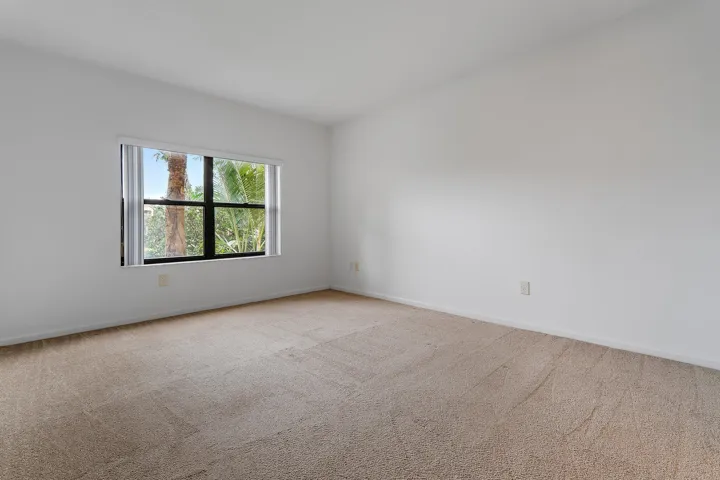 022-300UnoLagoDrive-204-JunoBeach-FL-334