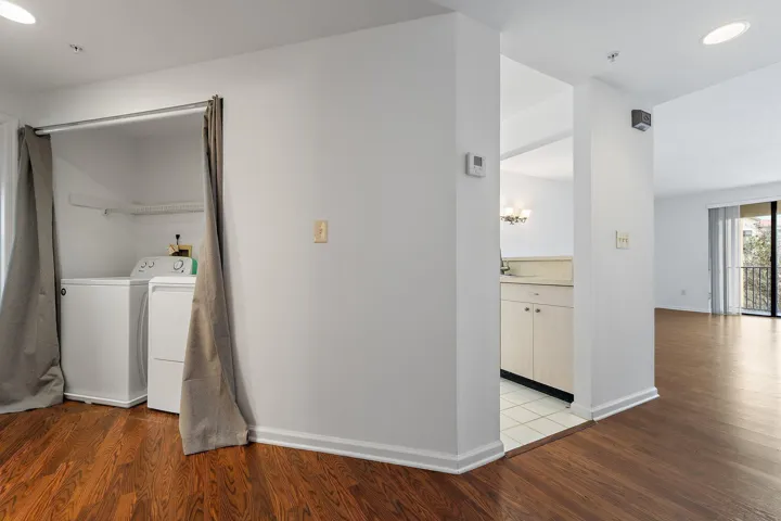 005-300UnoLagoDrive-204-JunoBeach-FL-334