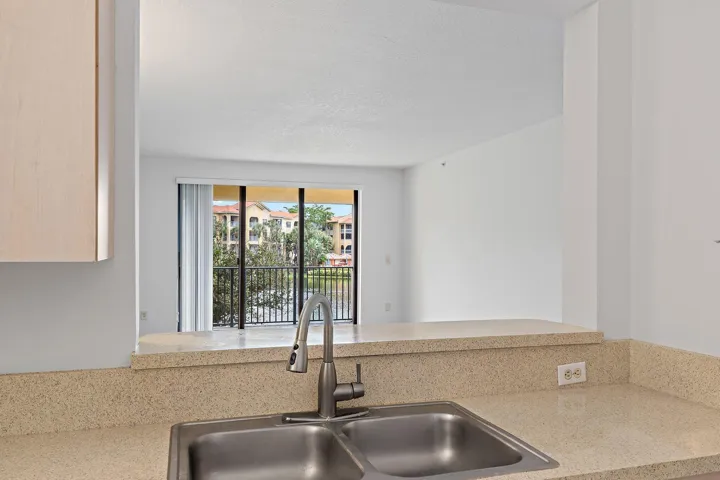 016-300UnoLagoDrive-204-JunoBeach-FL-334