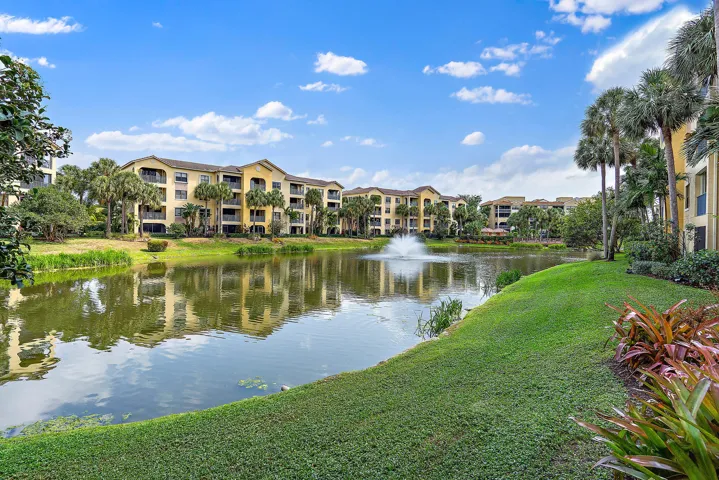 300 Uno Lago