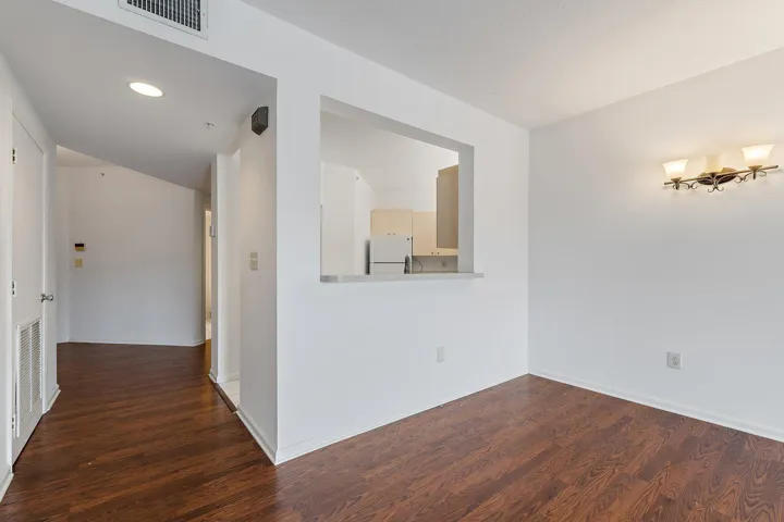 019-300UnoLagoDrive-204-JunoBeach-FL-334