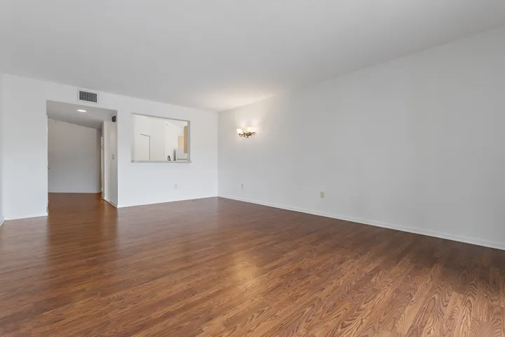 021-300UnoLagoDrive-204-JunoBeach-FL-334