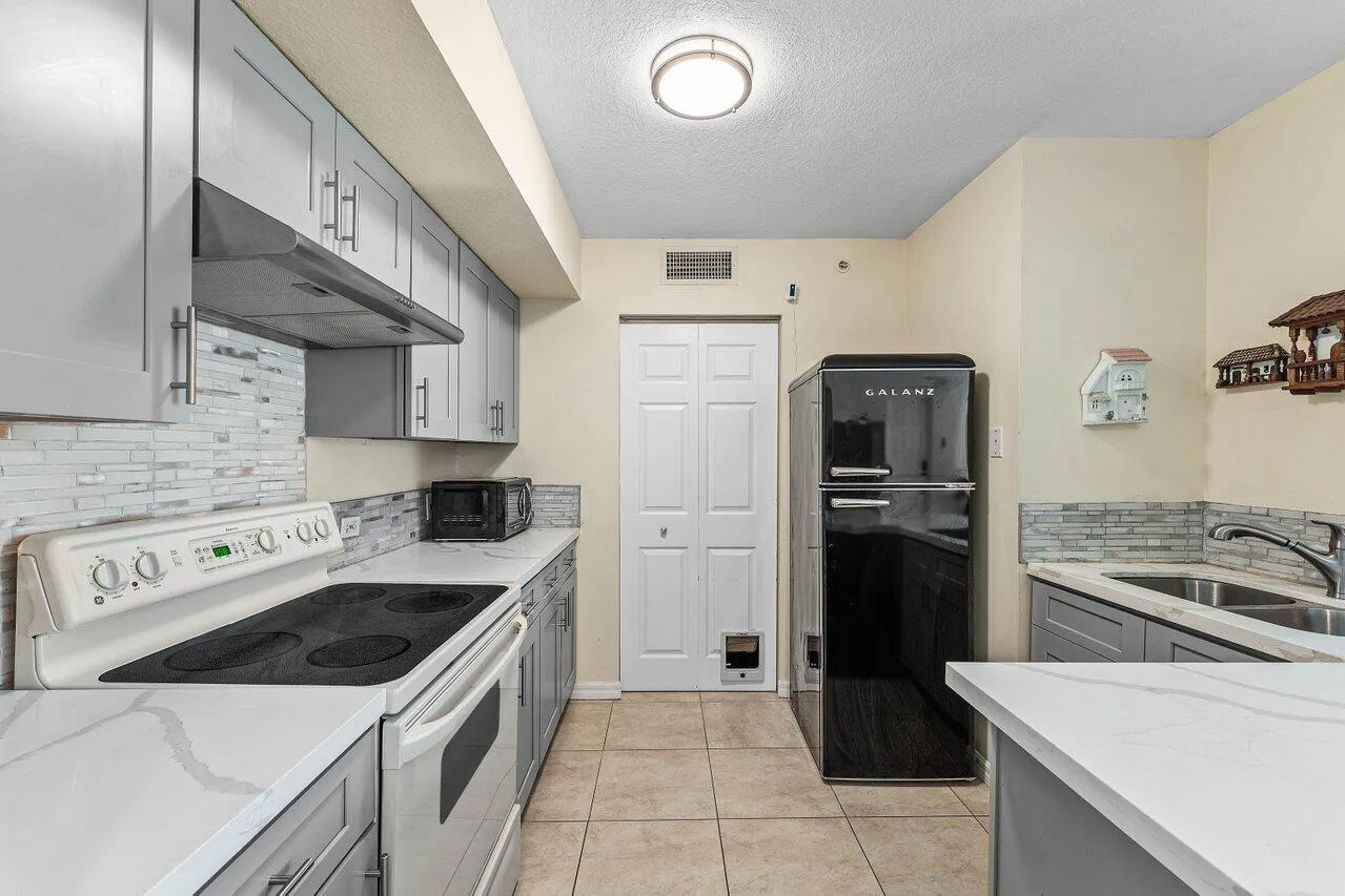 007-603VillaCircle-BoyntonBeach-FL-33435
