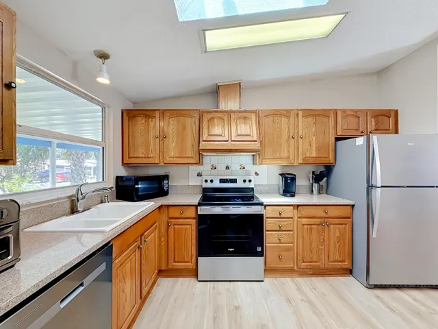 910 Orchid Street-31
