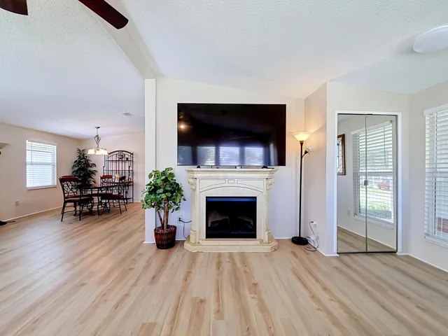 910 Orchid Street-24
