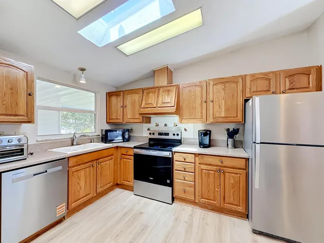 910 Orchid Street-30