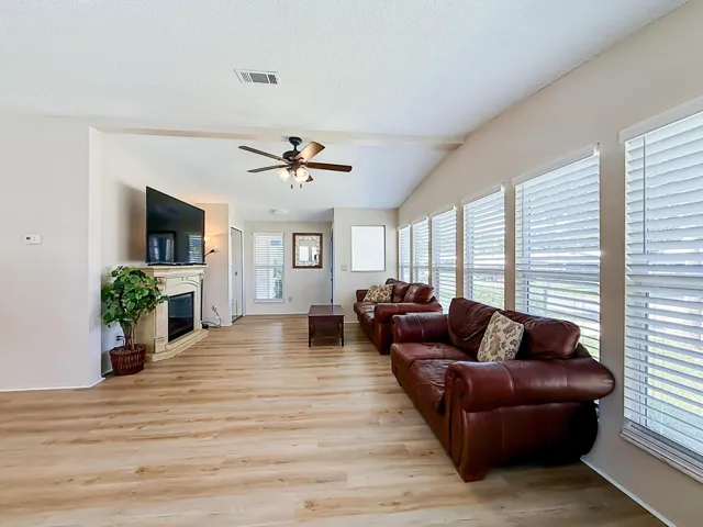 910 Orchid Street-23