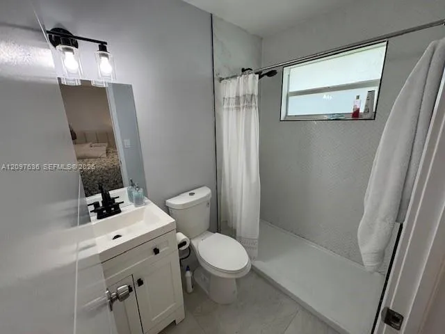 Master ensuite bathroom