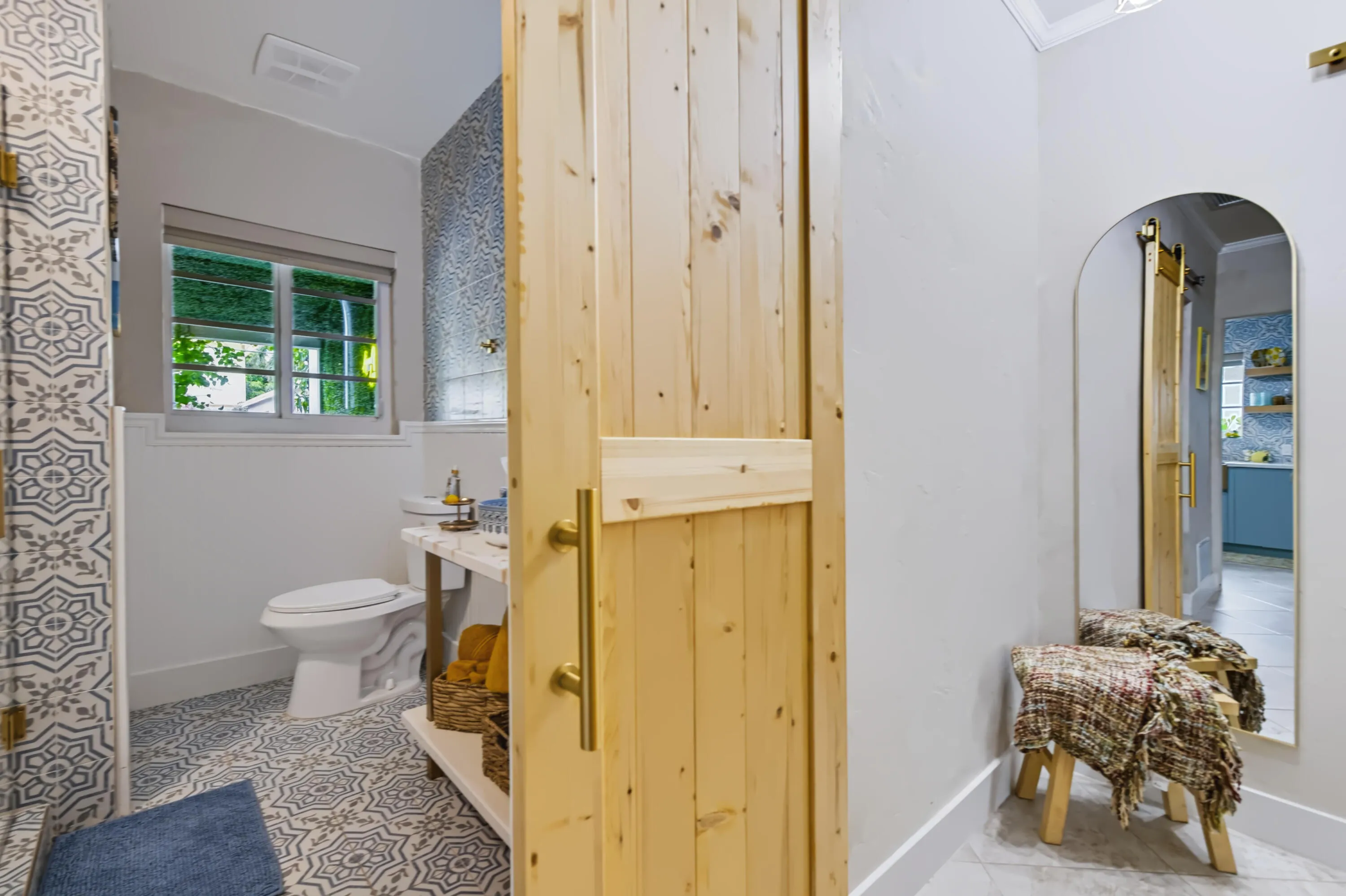 18 Hall - Bath 1