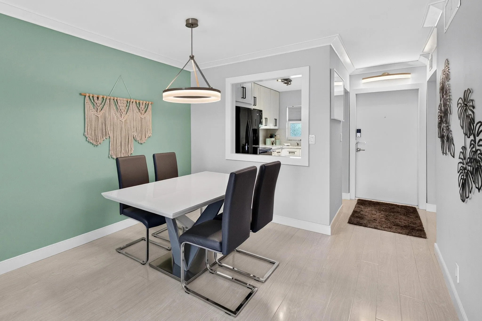 10 Dining Kitchen