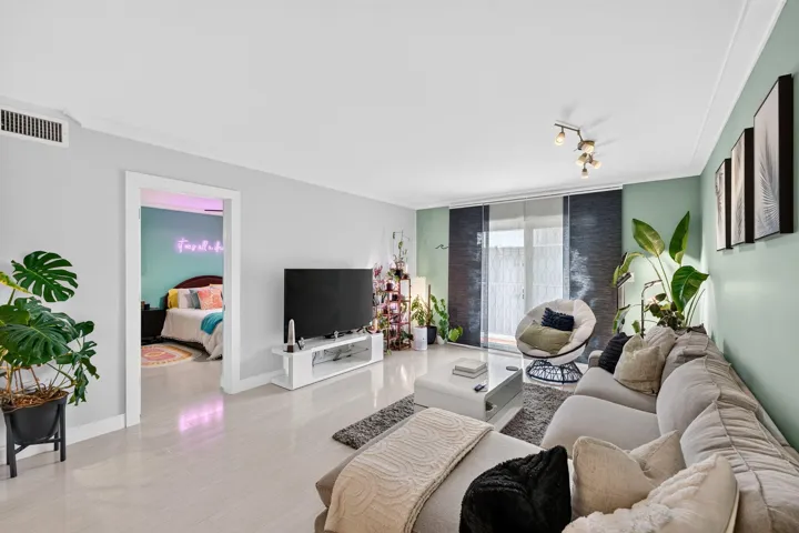 26 Living & Primary Bedroom Entry