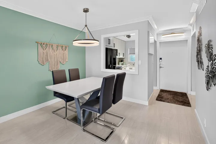 10 Dining Kitchen