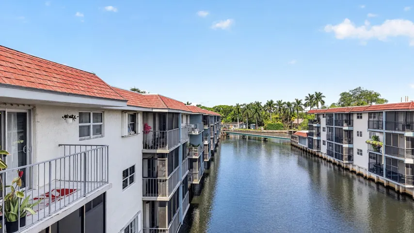 35 Exterior Balcony
