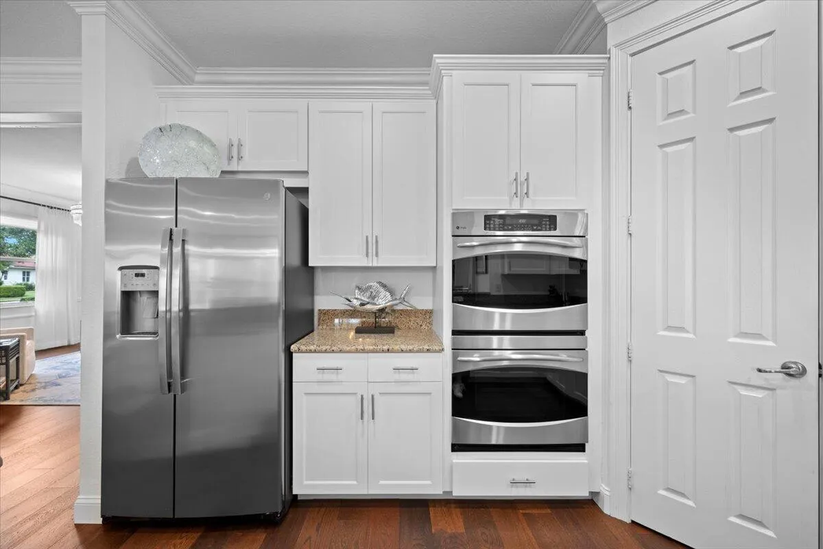 Kitchen Storage and Double Ovens