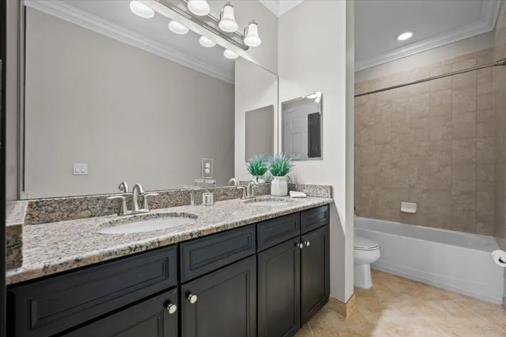 Dual sink guest Bath with shower/tub