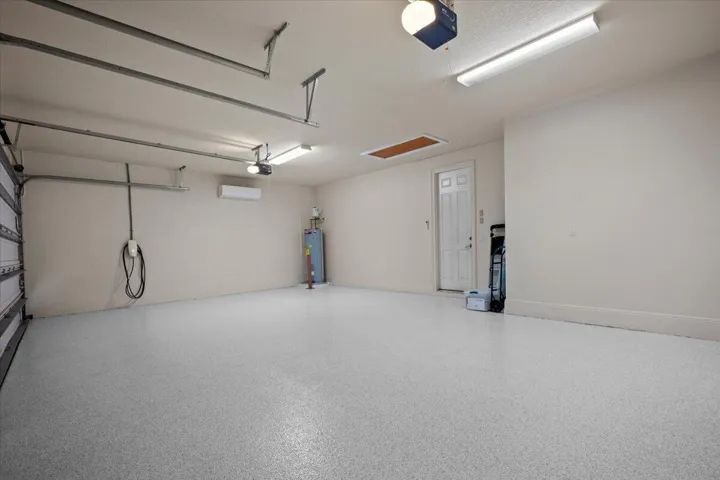 Immaculate 3 Car Garage