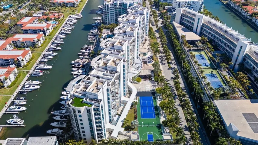 Amenities include Tennis Court and Basketball Court