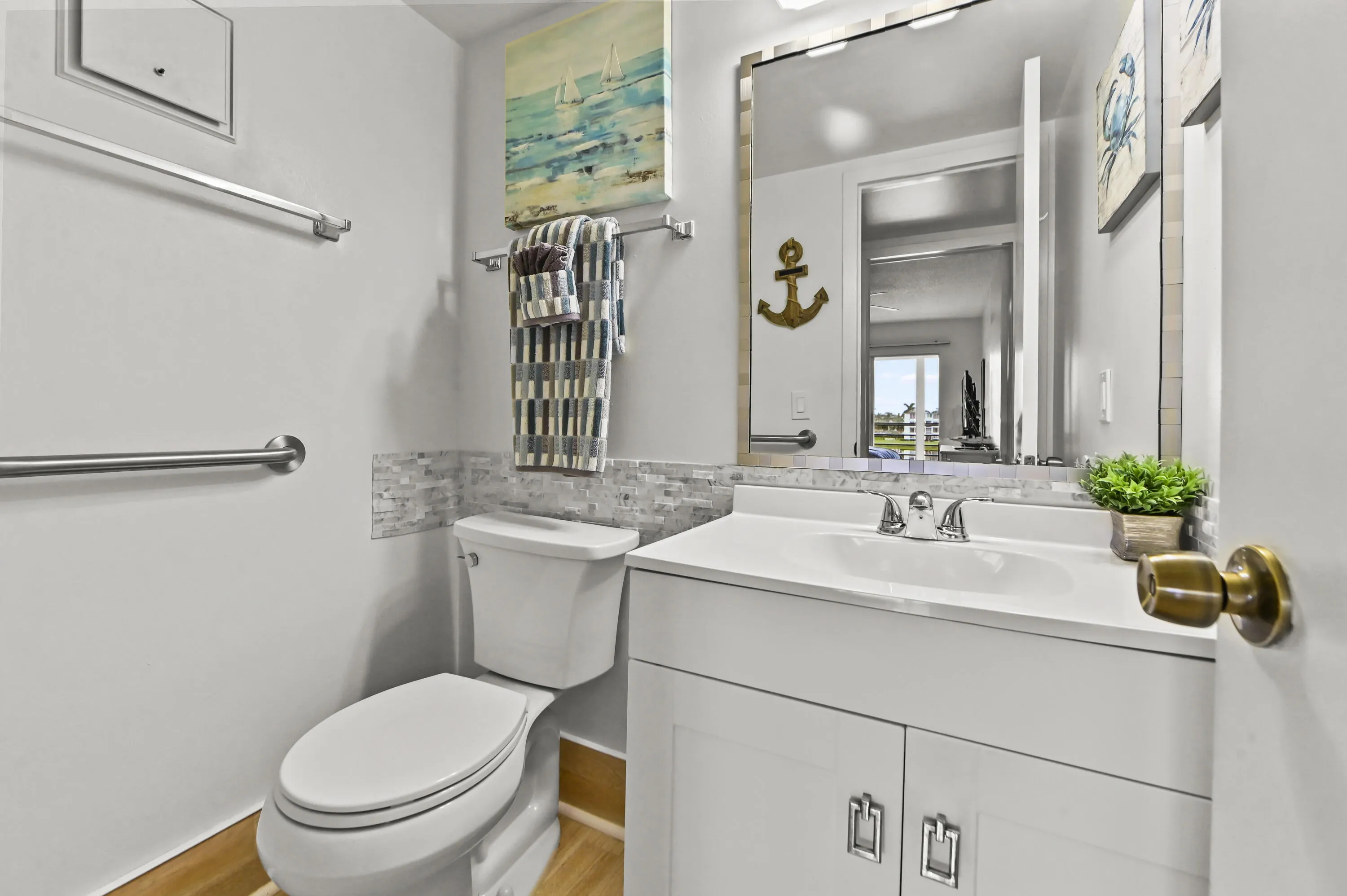16 Bathroom 01