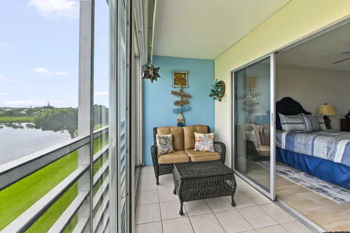20 Balcony 01