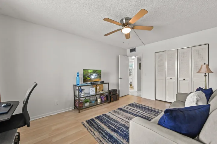 15 Bedroom 02
