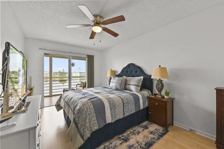 17 Bedroom 01