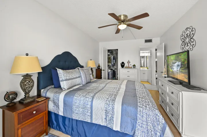 18 Bedroom 02