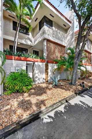 The Back View of the Townhouse Highlights the Beautiful Landscaping Around the​​‌​​​​‌​​‌‌​‌‌​​​‌‌​‌​‌​‌​​​‌​​ Community