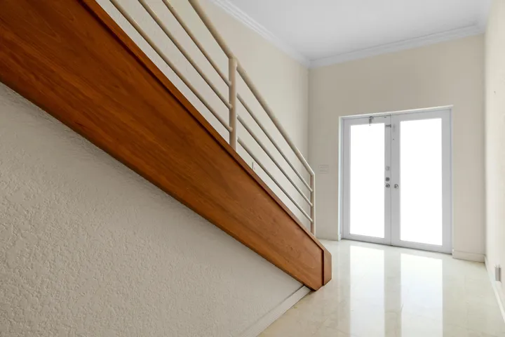 5_hd-4517 ne 21st ave apt 4 -5