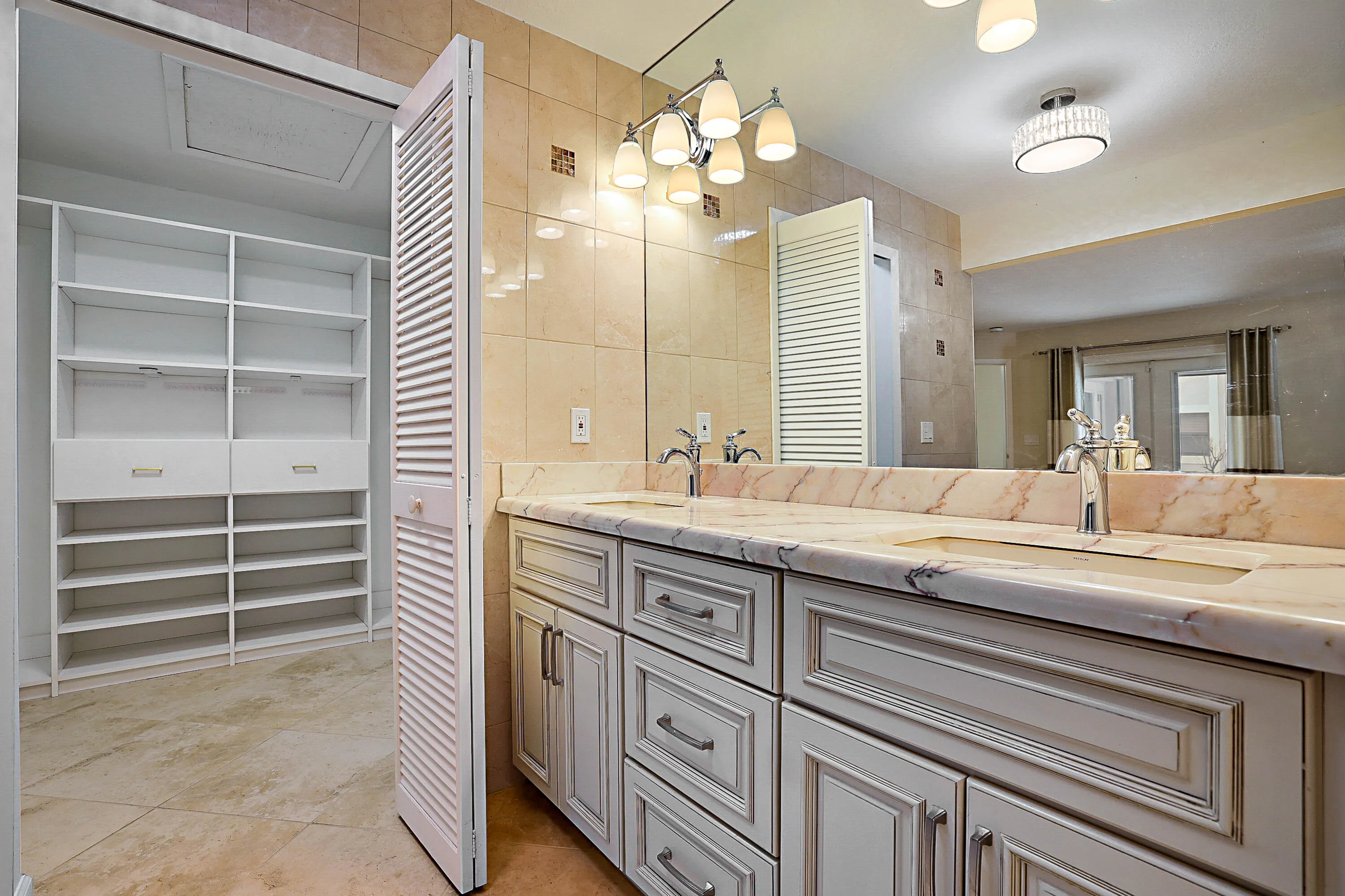 Master Vanity & Walk-In Closet
