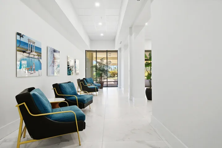 1900-CONSULATE-PLACE-1005-33401-054