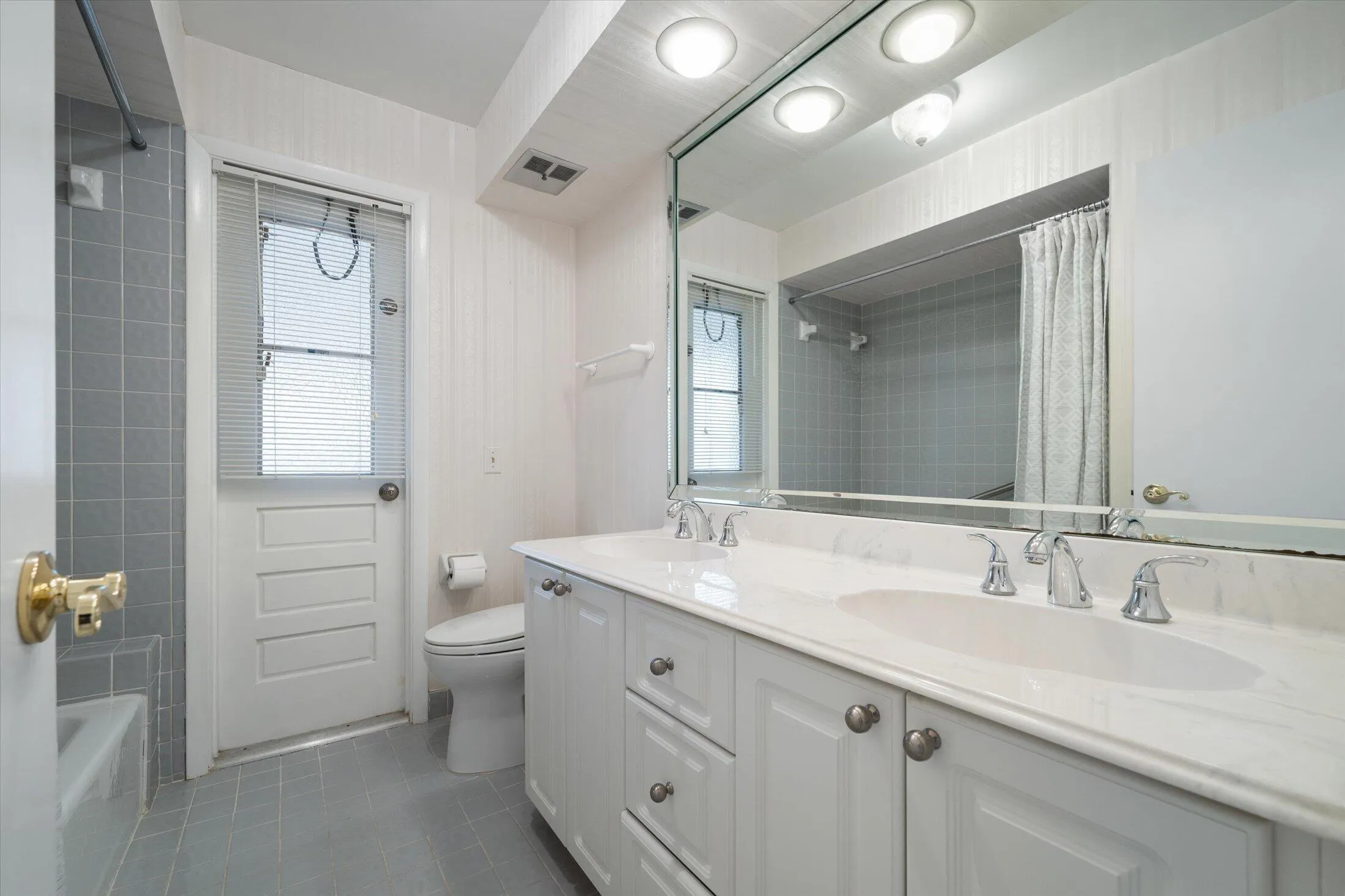 2nd Bathroom