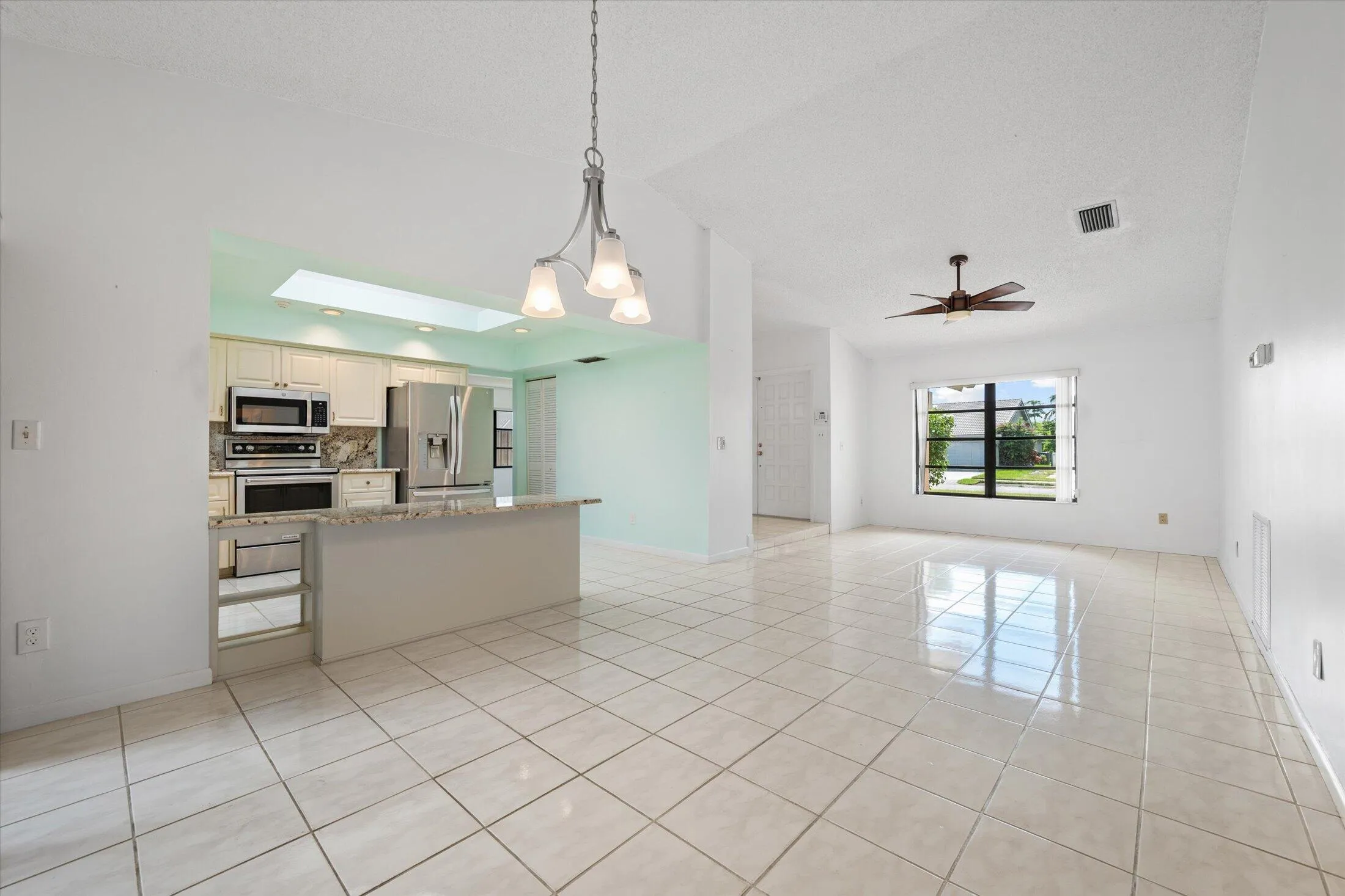 Causal Dining to Kitchen & Family