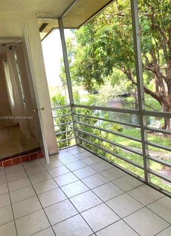 TRANQUIL WATER VIEW, MATURE TREES & GARDENS