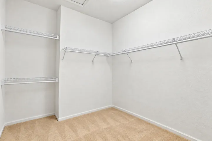 33_empty_walk_in_closet