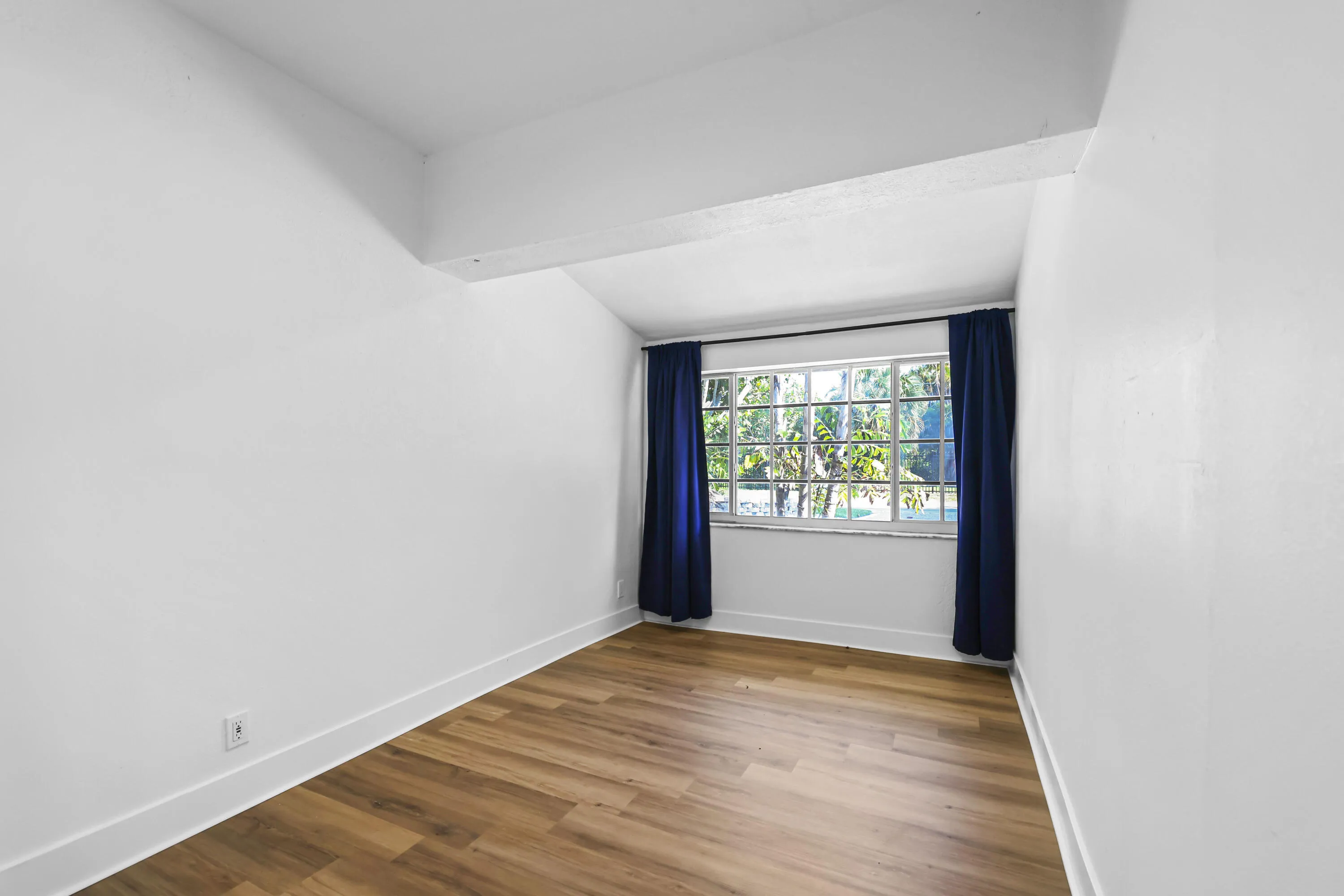 2265 NE 24th St - 34