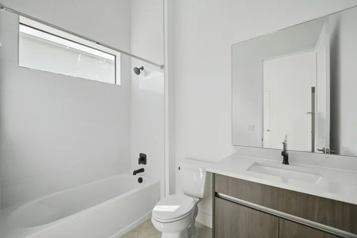 Prices, dimensions and features may vary and are subject to change. Photos are for illustrative purposes only.