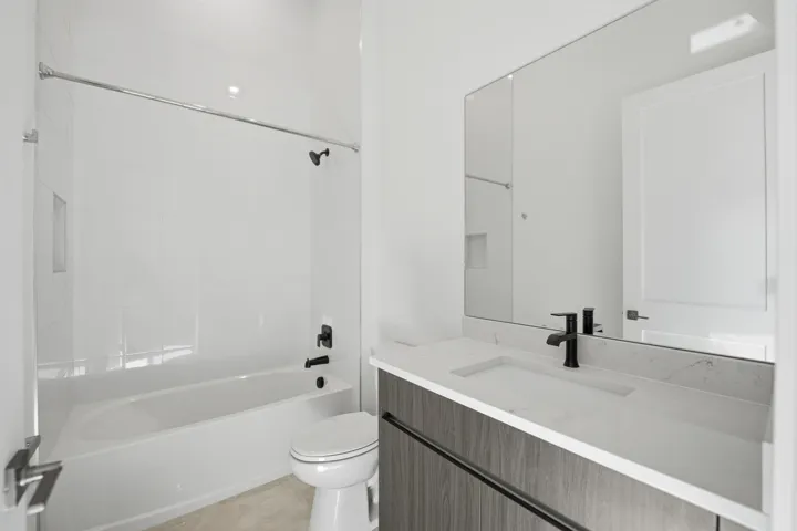 Prices, dimensions and features may vary and are subject to change. Photos are for illustrative purposes only.