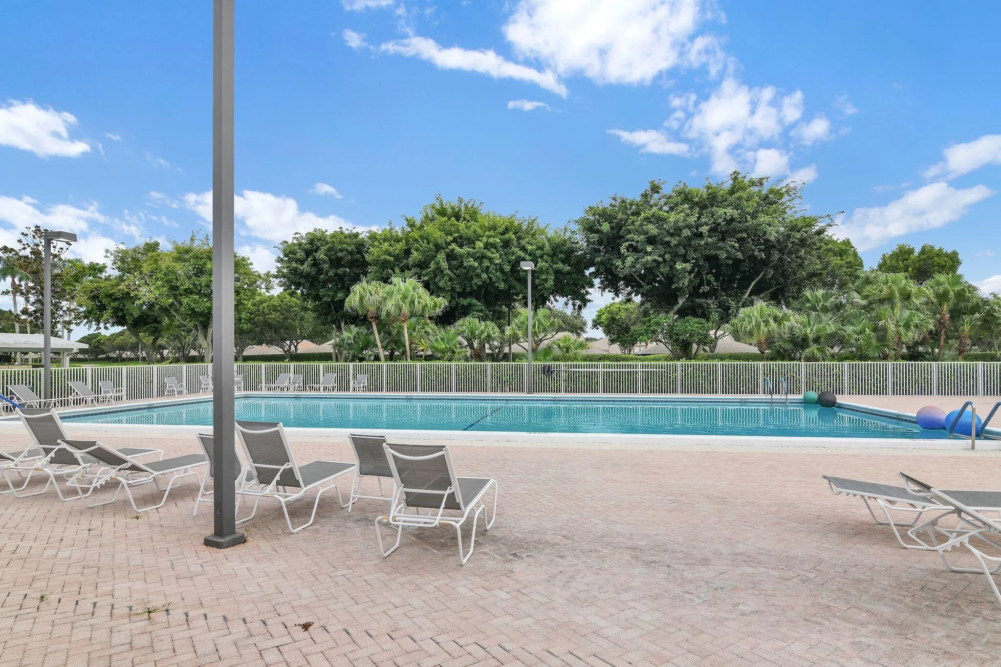 8955 Pool pic 3