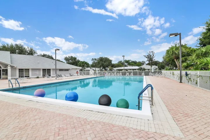 8955 Pool pic 2
