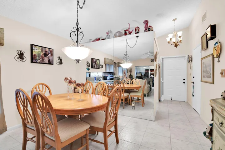 8955 Seascape Ln Dining table